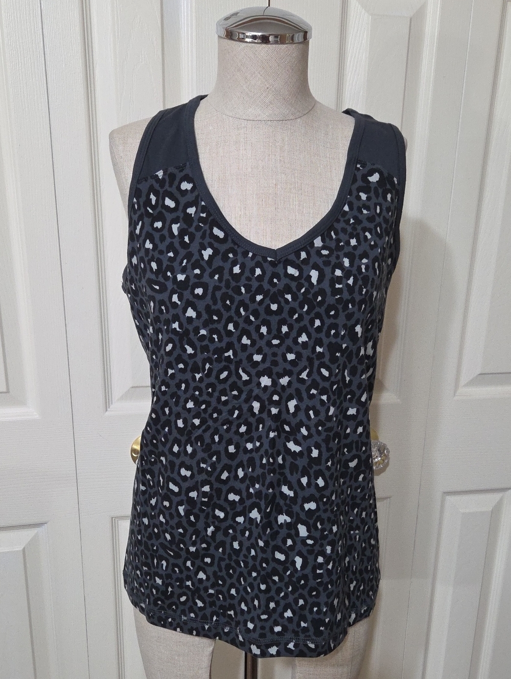 Danskin Now Black and Gray Leopard Print Yoga Top